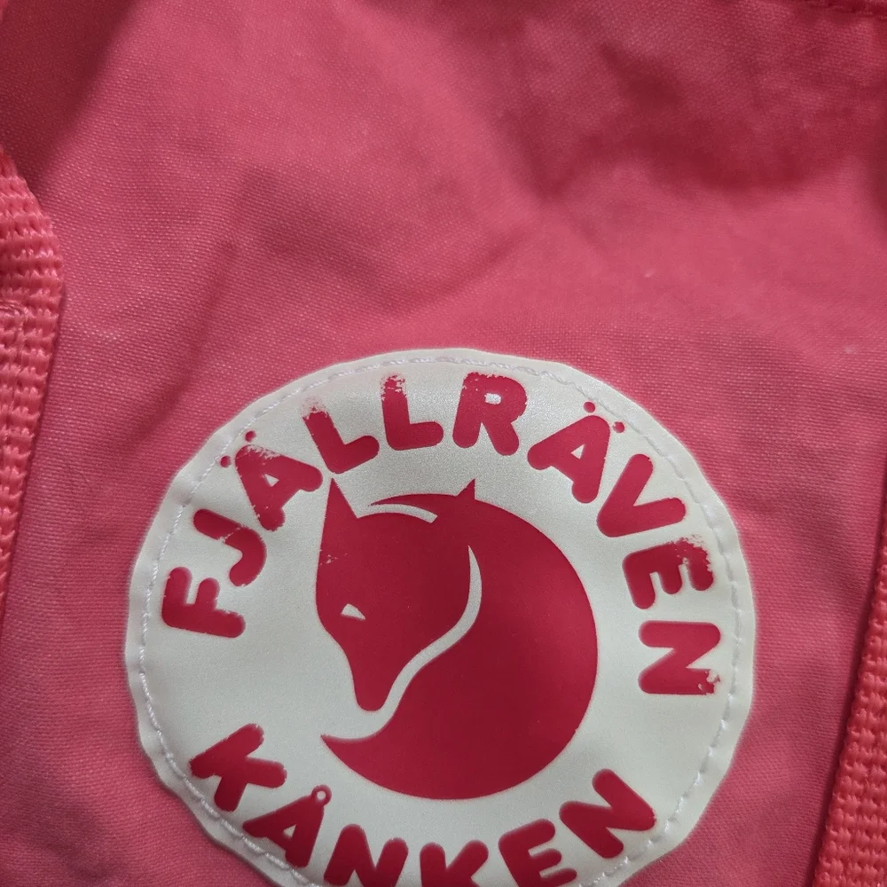 Fjällräven Kånken backpack, Lightweight, Spacious Coral Pink - Picture 4 of 12